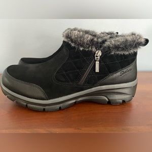 Womens Skechers boots-new in box